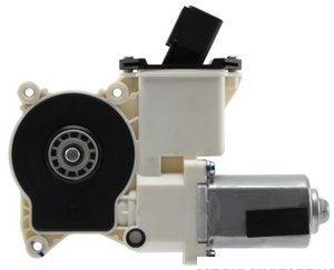 موتور جام - D  SPECIAL SERVICE POLICE SEDAN أمامي يمين ( 2018)